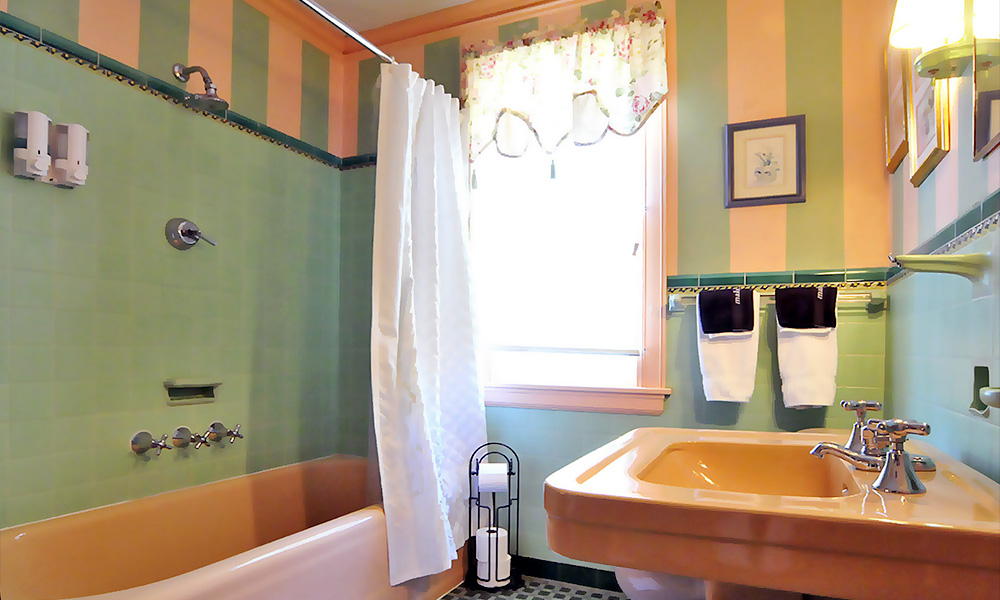 Truman guestroom bath